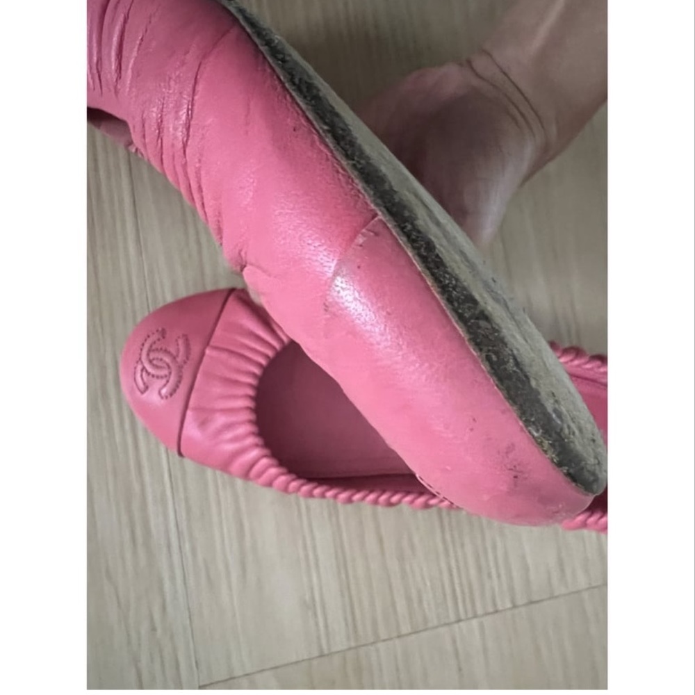 CHANEL Pink Leather Ballet Flats with Quilted CC Toe - Picture 6 of 10